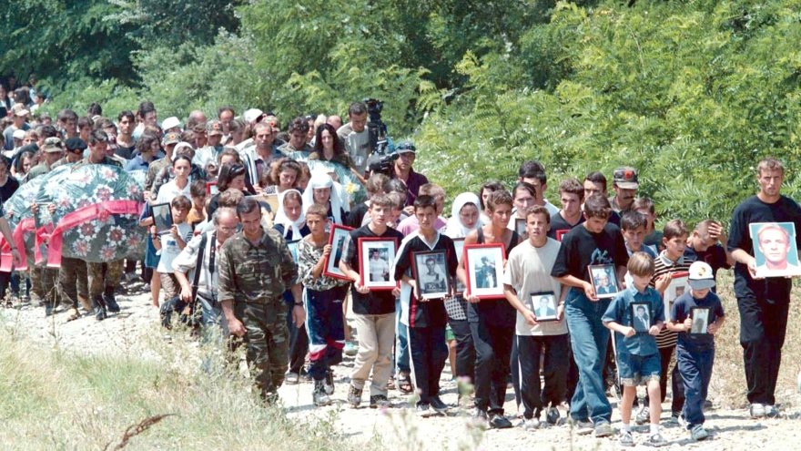 kosovada-bir-cenaze-toreninden.jpg