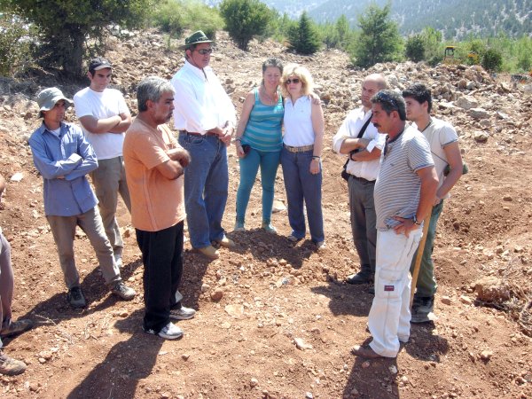 ncelikli-sayfa-17-22-temmuz-2010da-maria-kalburcis-ve-kallis-ile-kayiplar-komitesi-yetkilileriyle-birlikte-sihariye-ziyaretimizden.jpg