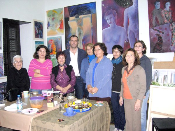 sayfa-16-kayip-yakini-spiros-hacinikolau-2012-yilinda-nilgun-guneyin-studyosunda-amator-ressamlara-yasadiklarini-anlatmisti.jpg